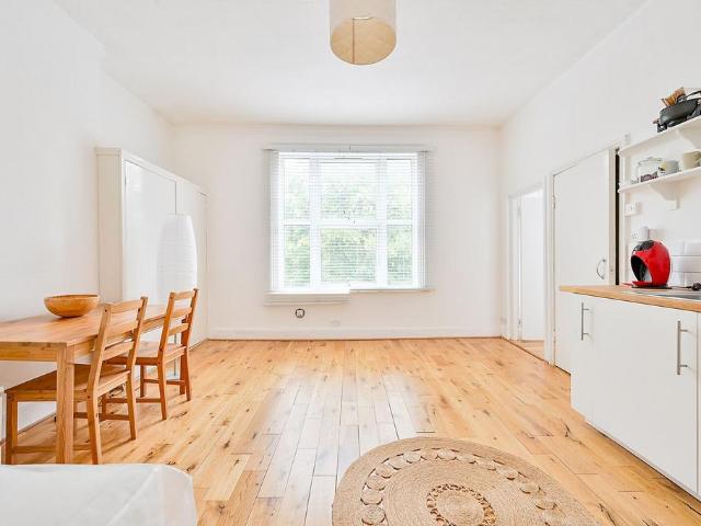 Apartment for rent in London Borough of Ealing, Perivale