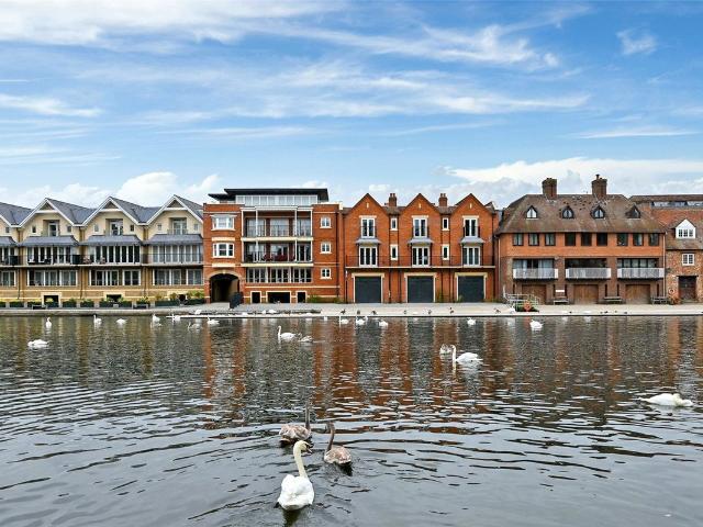 Apartment for rent in Eton