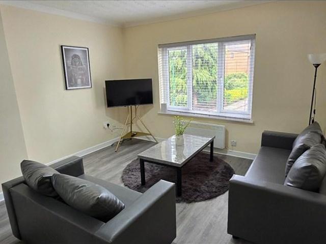 Apartment for rent in Eton