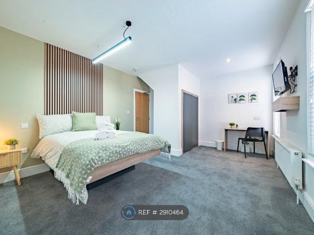 Room for rent in New Normanton, East Midlands