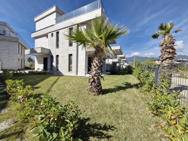 Sahil sitesi, Edremit içerisinde satılık Villa