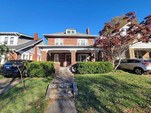 House for sale in Huntington