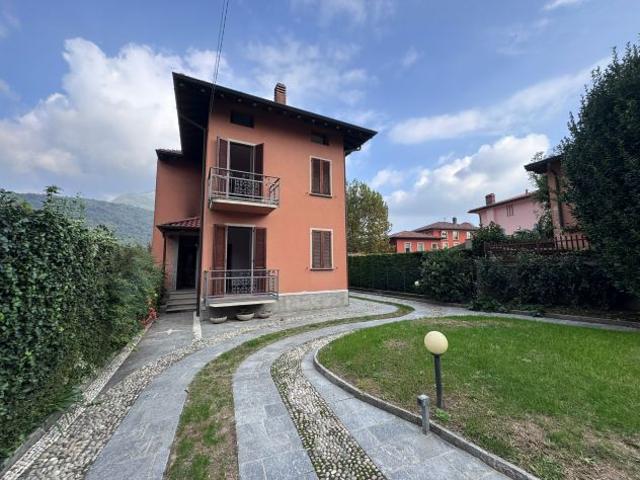 Villa Indipendente in vendita a Eupilio, Lombardia