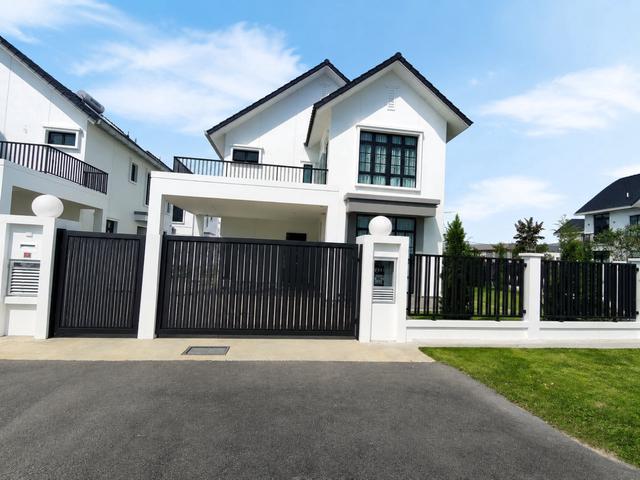 Bungalow for sale in Malaka