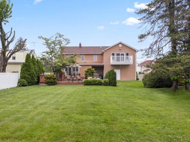 House for sale in Albertson