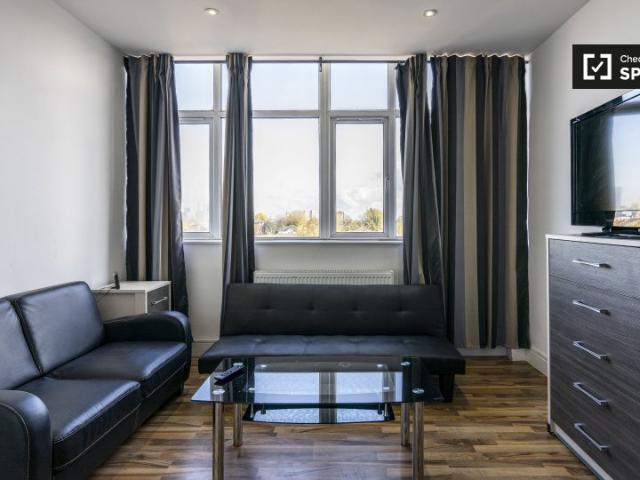 Apartment for rent in Lynton Estate, Greater London