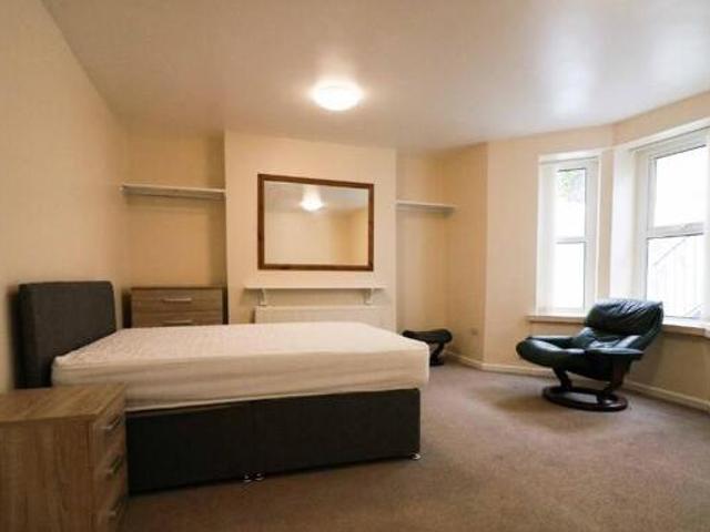 House for rent in Follaton, Strode