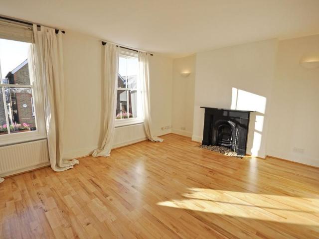 Apartment for rent in North Sheen, Greater London