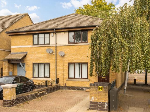 House for rent in Custom House, Greater London