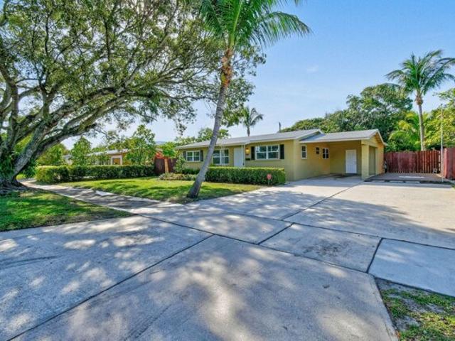 House for sale in Lake Park