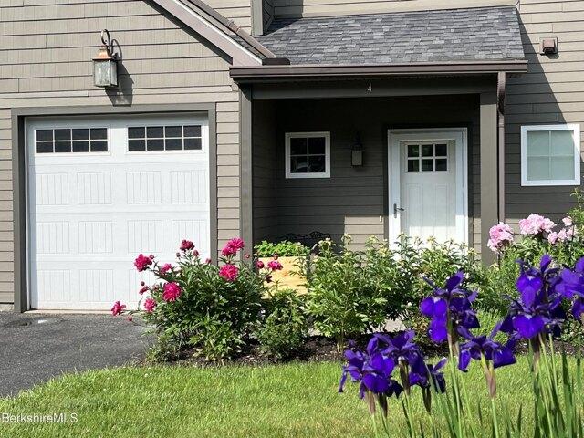 House for sale in Lenox House for sale in Lenox