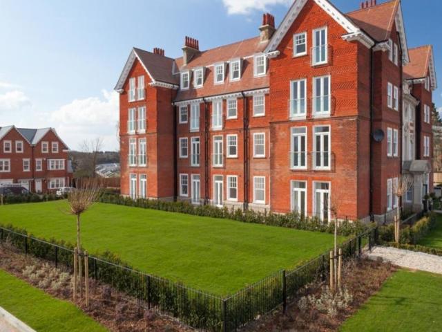 Apartment for rent in Golden Valley, Folkestone