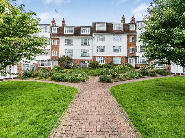 Apartment for rent in Winchmore Hill, Greater London