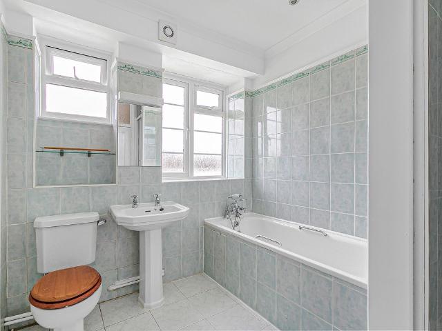Apartment for rent in Southgate, Greater London