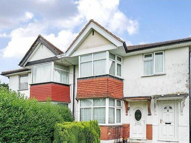 House for sale in Little Stanmore, Greater London