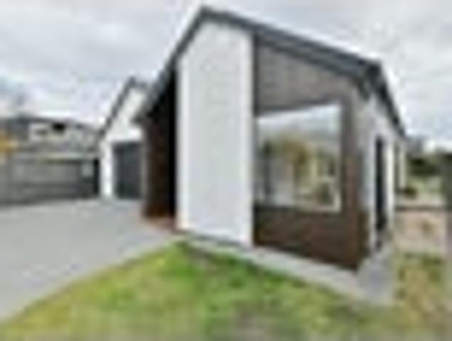 House for sale in Chaslands, Canterbury
