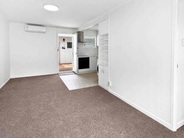 Apartment for rent in Newton, Auckland