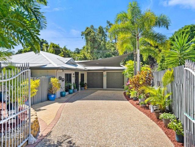 House for sale in Palm Cove, Queensland