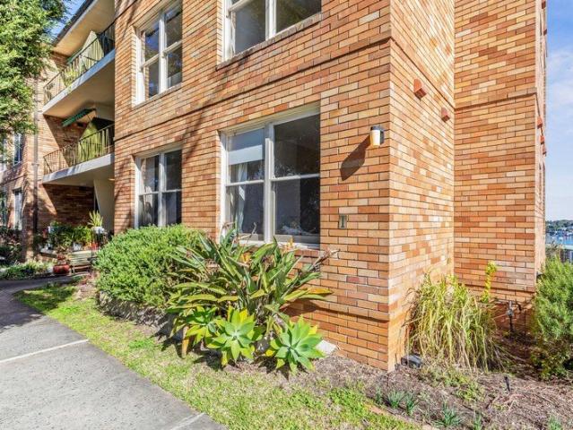 Apartment for sale in Lower North Shore, Sydney
