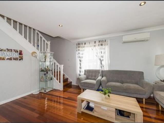 Townhouse for rent in Sydney, New South Wales