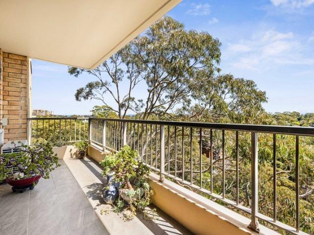 Apartment for sale in Lower North Shore, Sydney