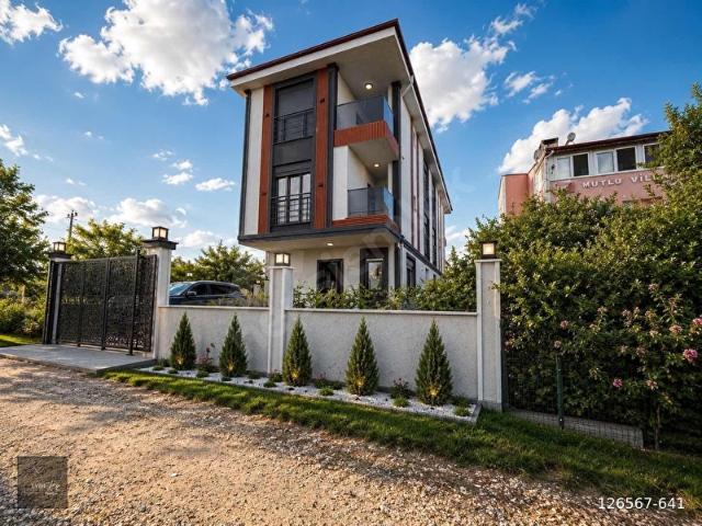 Yeniçiftlik Mahallesi, Marmaraereğlisi içerisinde satılık Villa