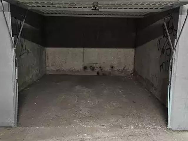 Garage vente à Évry, Petit-bourg