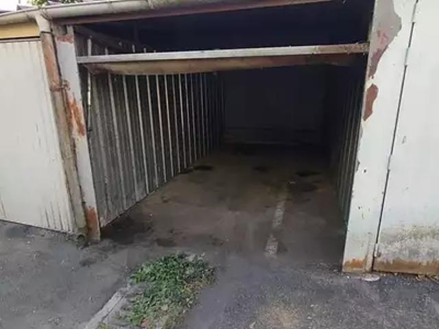 Garage vente à Évry-Centre, Évry-Courcouronnes