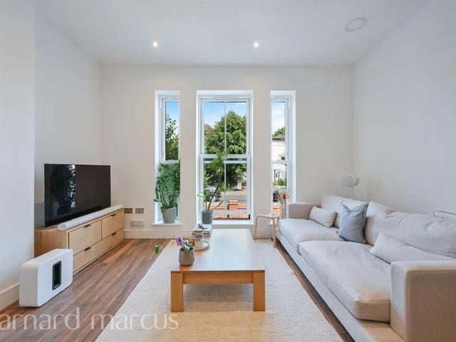 Room for rent in Surbiton, Greater London