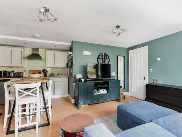 Apartment for rent in Oakhill, Greater London