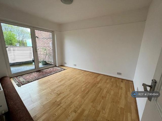 Apartment for rent in Tolworth, Greater London