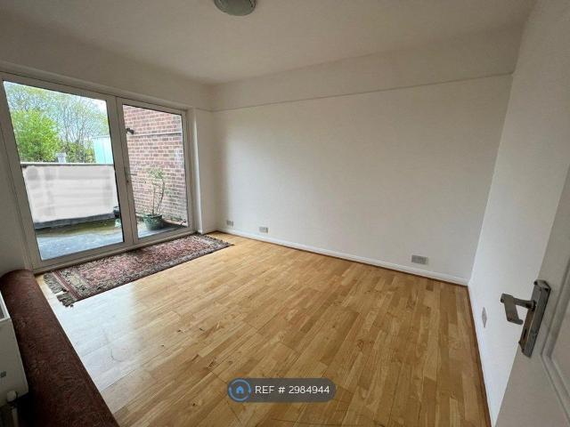 Apartment for rent in Tolworth, Greater London