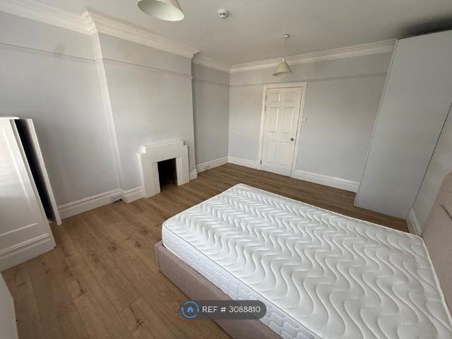 Room for rent in Royal Borough of Kingston upon Thames, Greater London