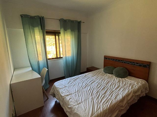 Quarto alugar em Ramalha, Almada