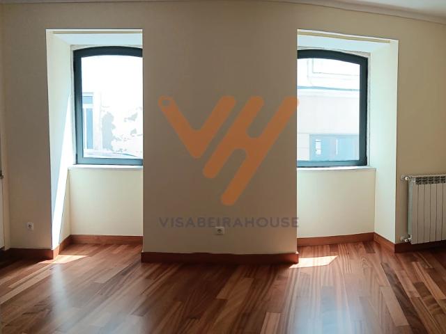 Apartamento alugar em Bairro Courelas do Rego, Santiago Dos Velhos