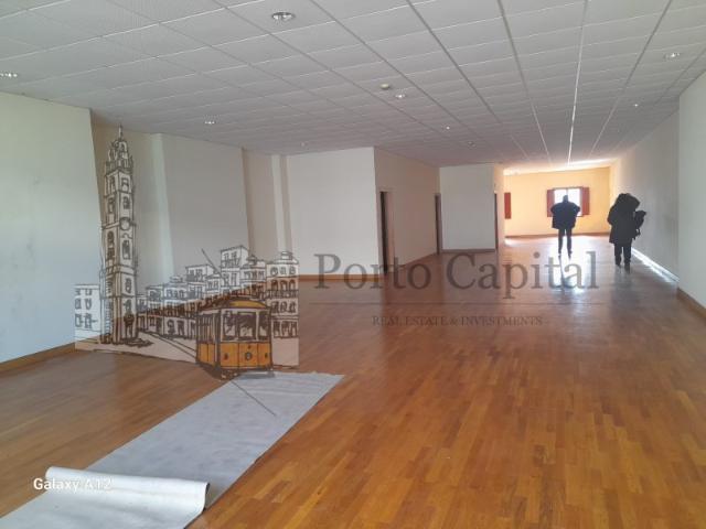 Armazém alugar em Porto, Cedofeita