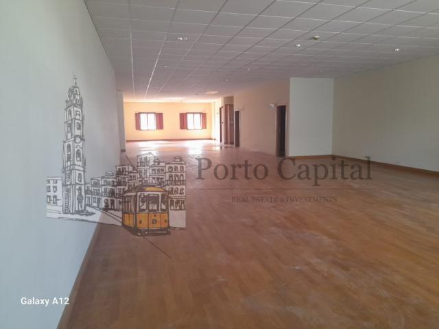 Armazém alugar em Porto, Cedofeita