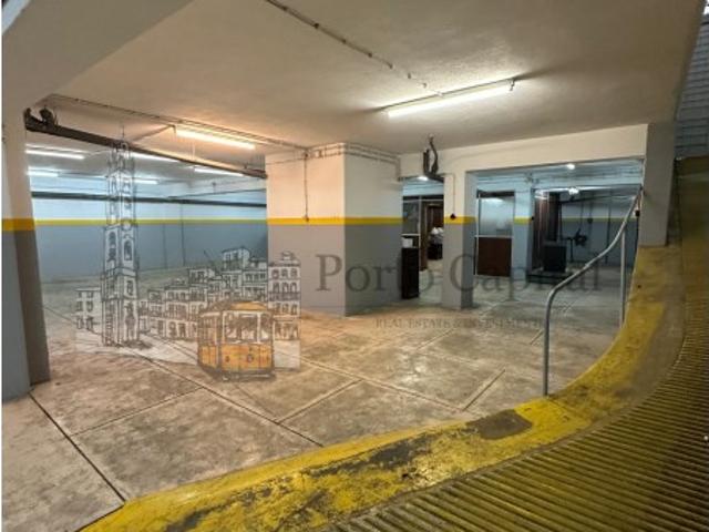 Armazém alugar em Mafamude, Vila Nova De Gaia