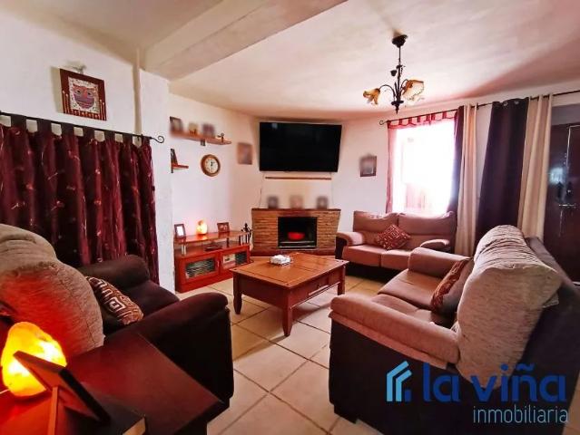 Casa en venta en Badolatosa, Andalucía