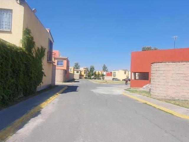 Excelente casa en fraccionamiento cerrado en Tecámac a 5 min del aeropuerto