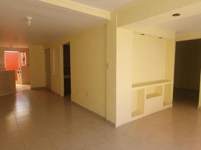 Excelente casa en fraccionamiento cerrado en Tecámac a 5 min del aeropuerto