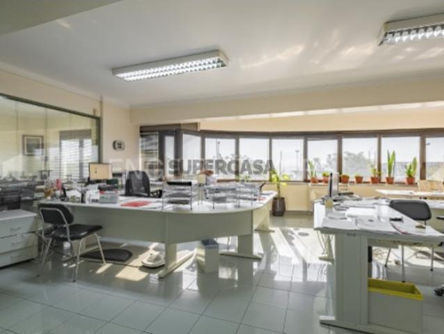 Escritório venda em Almada Velha, Almada