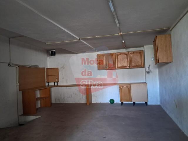 Garagem alugar em Chegadinho, Almada