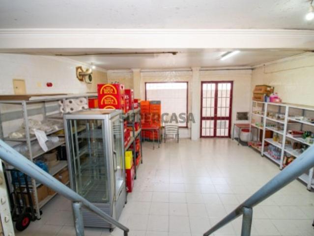 Armazém venda em Casal do Chapim, Odivelas
