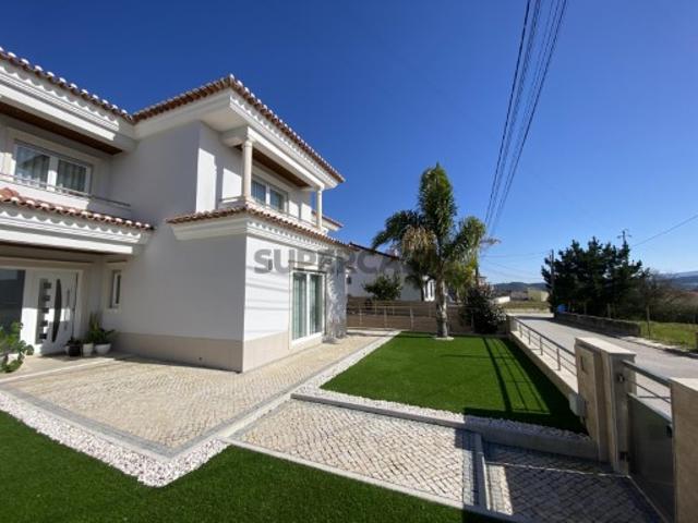 Casa venda em Pederneira, Leiria