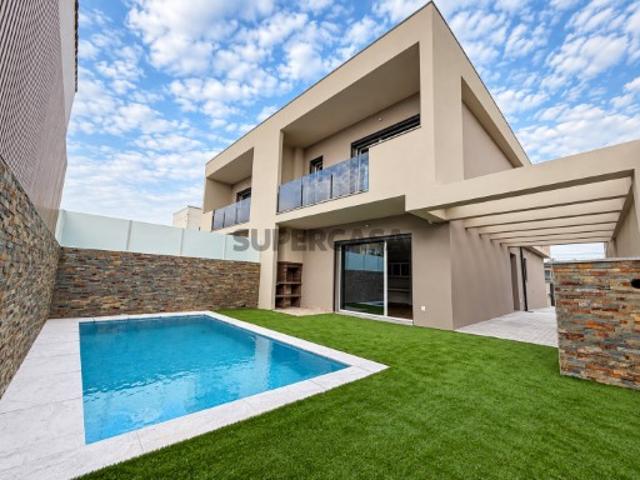 Casa venda em Fernão Ferro, Seixal