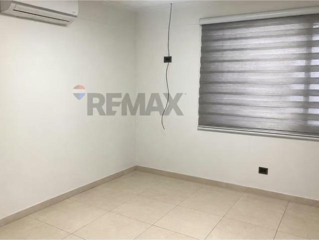 Oficina en venta en La Florida, Provincia de Santiago