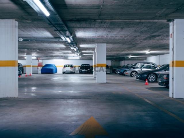 Garagem venda em Oeiras, Nova Carnaxide Garagem venda em Oeiras, Nova Carnaxide