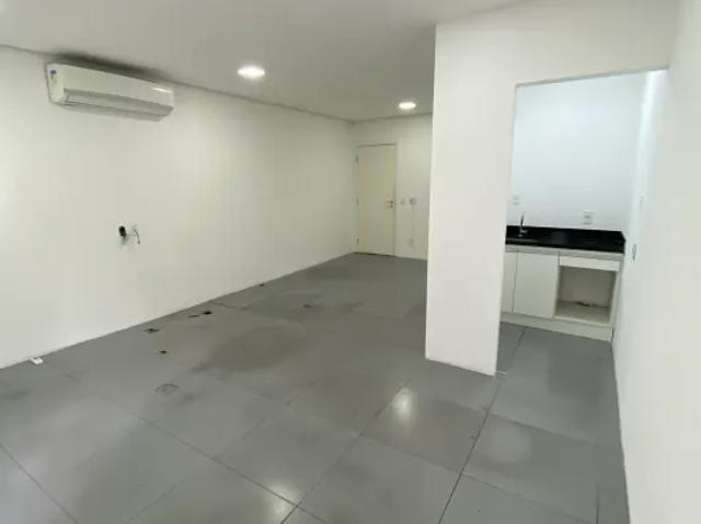 Ponto Comercial aluguel em Região Imediata de São Paulo, Região Metropolitana de São Paulo