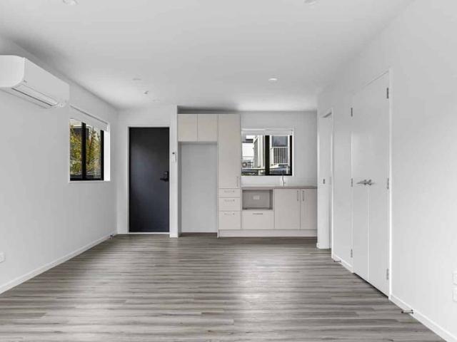 Townhouse for rent in Merivale, Canterbury